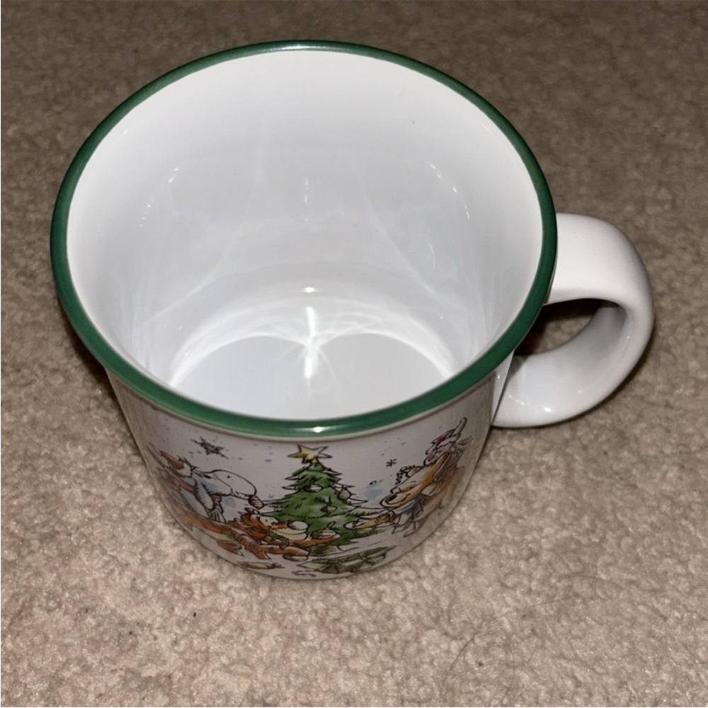 Winnie the Pooh Christmas mug - Picture 3 of 3